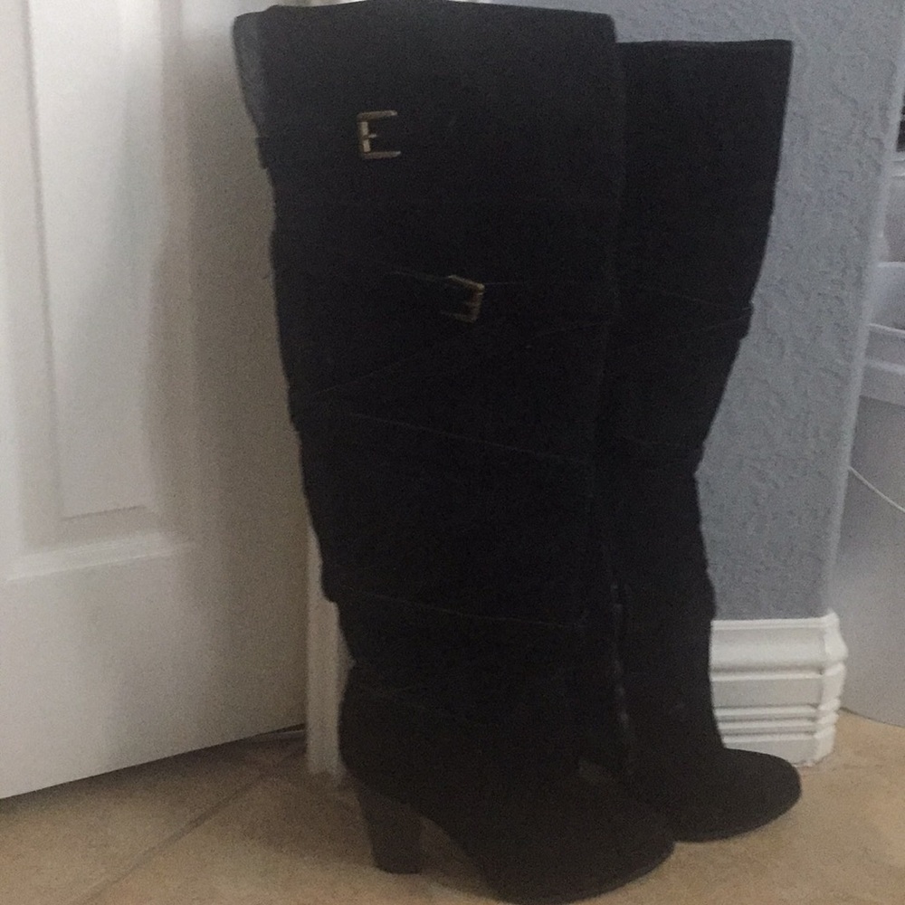 Women’s black boots